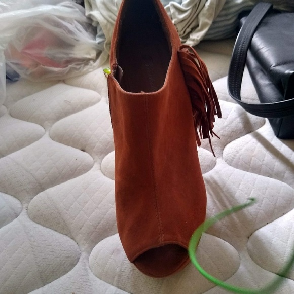 Stuff - Picture 1 of 5